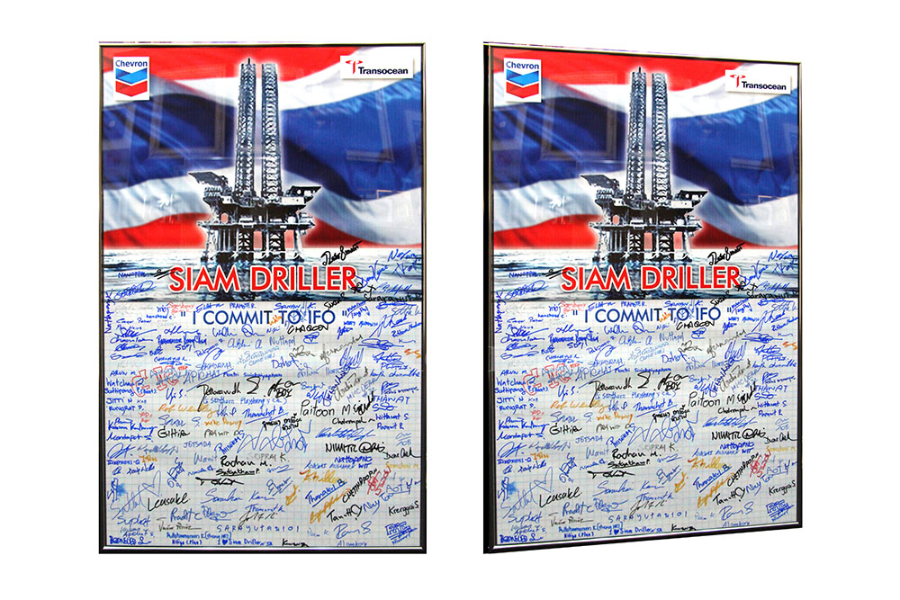 กรอบรูปอลูมิเนียมสีเงิน